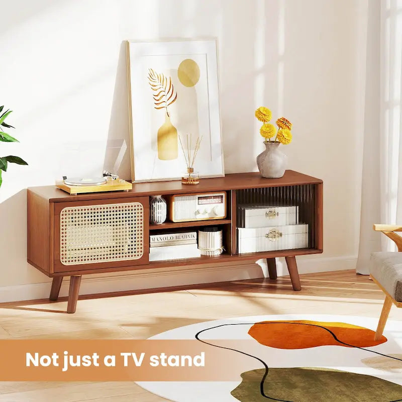 Mobile porta TV basso Marrone / Naturale con ante scorrevoli in rattan e vetro, Stile Mid-Century