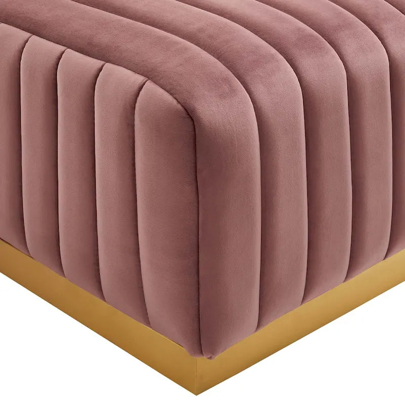 Pouf in velluto trapuntato a canali con base dorata, multi-seduta, 5 colori